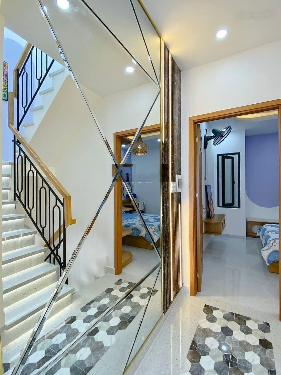 Nhà hiếm trung tâm Q 3! Nguyễn Thiện Thuật, P1, Q 3, DT 80m2, giá 3 tỷ 250, cho thuê 30tr, sổ riêng