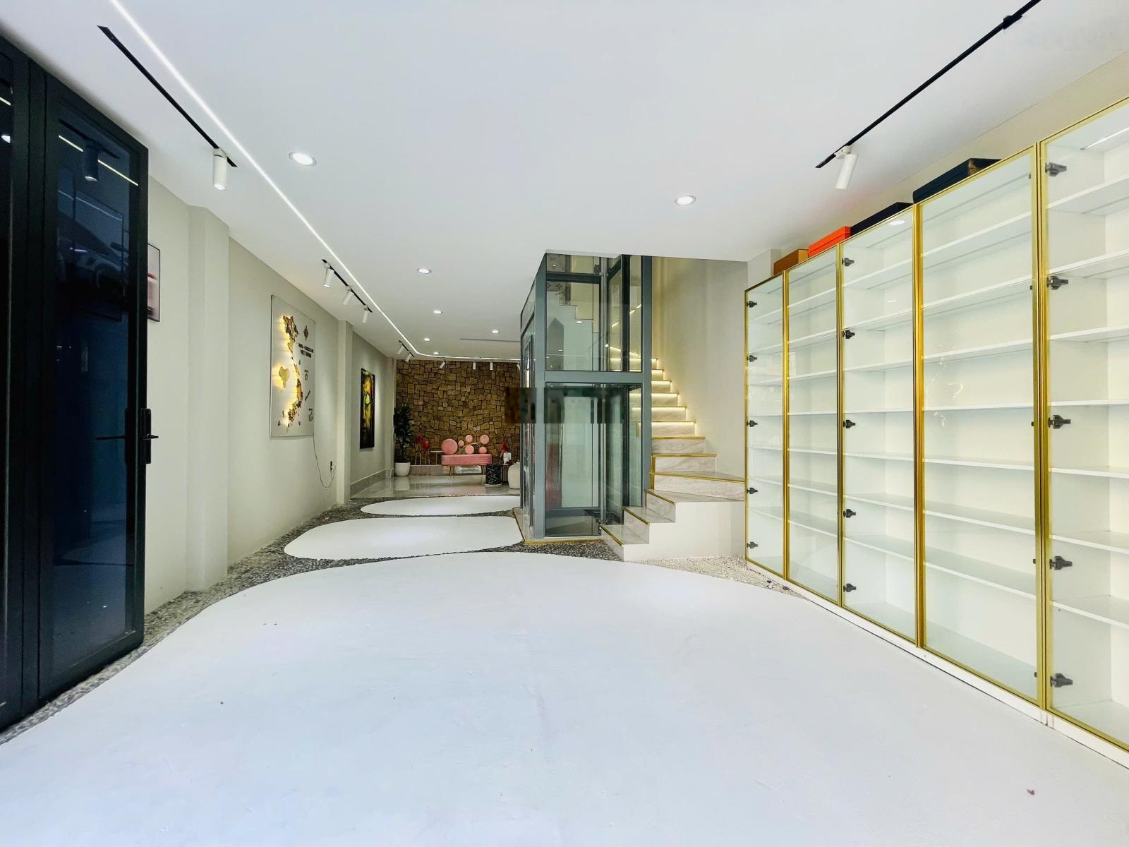 Quá rẻ!!! Sát Cộng Hòa - khu sân bay - dt 4,7x24m - 4 tầng - chỉ nhỉnh 15 tỷ còn thương lượng