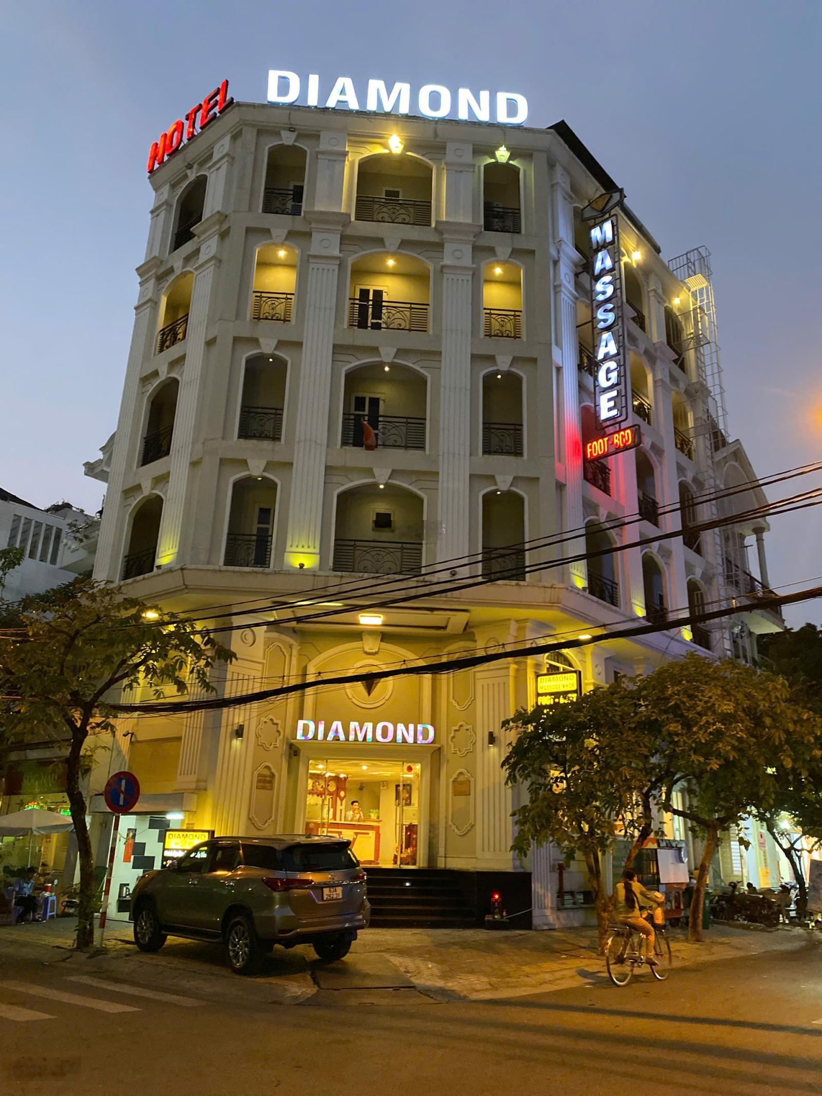 Bán KS DIAMOND góc 2MT Bế Văn Cấm, Tân Quy, Q7 - 9x17m. Hầm+ 6 Tầng. HĐT: 180tr/th. Giá: 45 tỷ