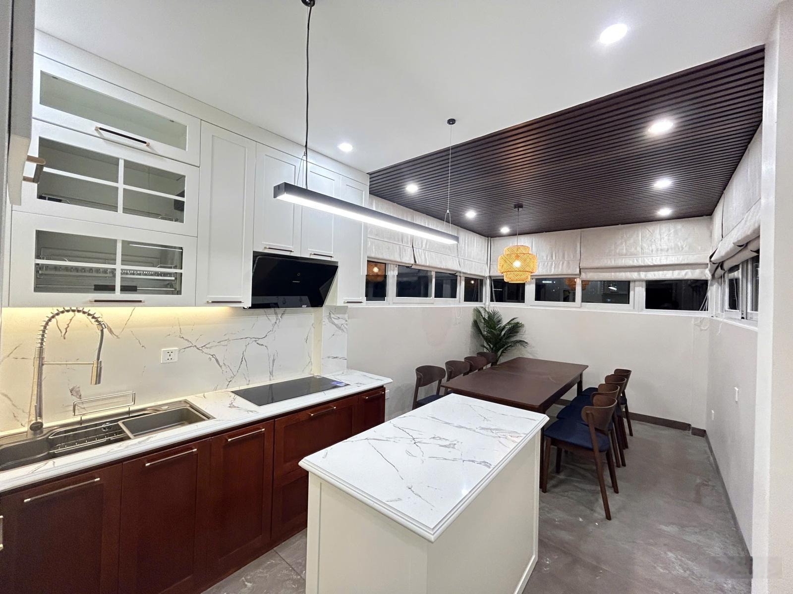 Chính chủ bán nhà mặt phố Hoa bằng, 65m2, 7 tầng, thang máy, 7 ngủ - 25,7 tỷ