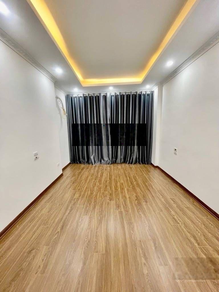 Chính chủ gửi bán dt 45m2 giá hơn 6 tỷ nhà 4 tầng ngọc hồi ô tô đỗ cửa dân cư đông vị trí đẹp