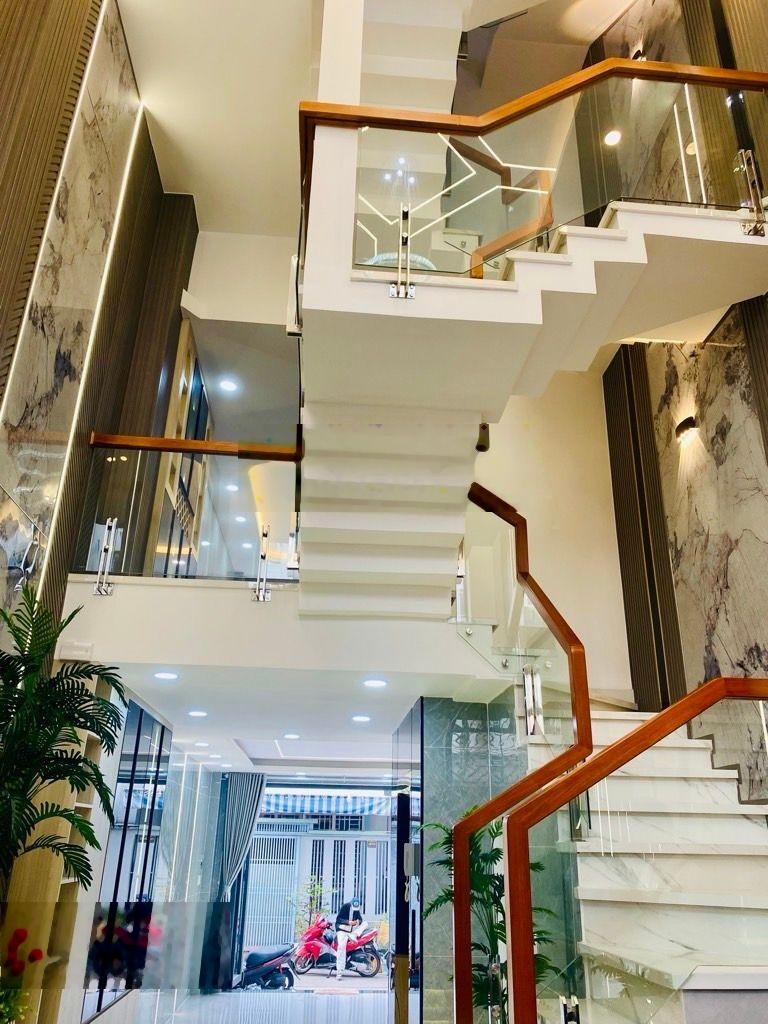 SÁT MT LÔ TƯ - NHÀ 5 TẦNG- 70m2 - Thang máy , 2 Mặt tiền hẻm Chỉ hơn 8 tỷ