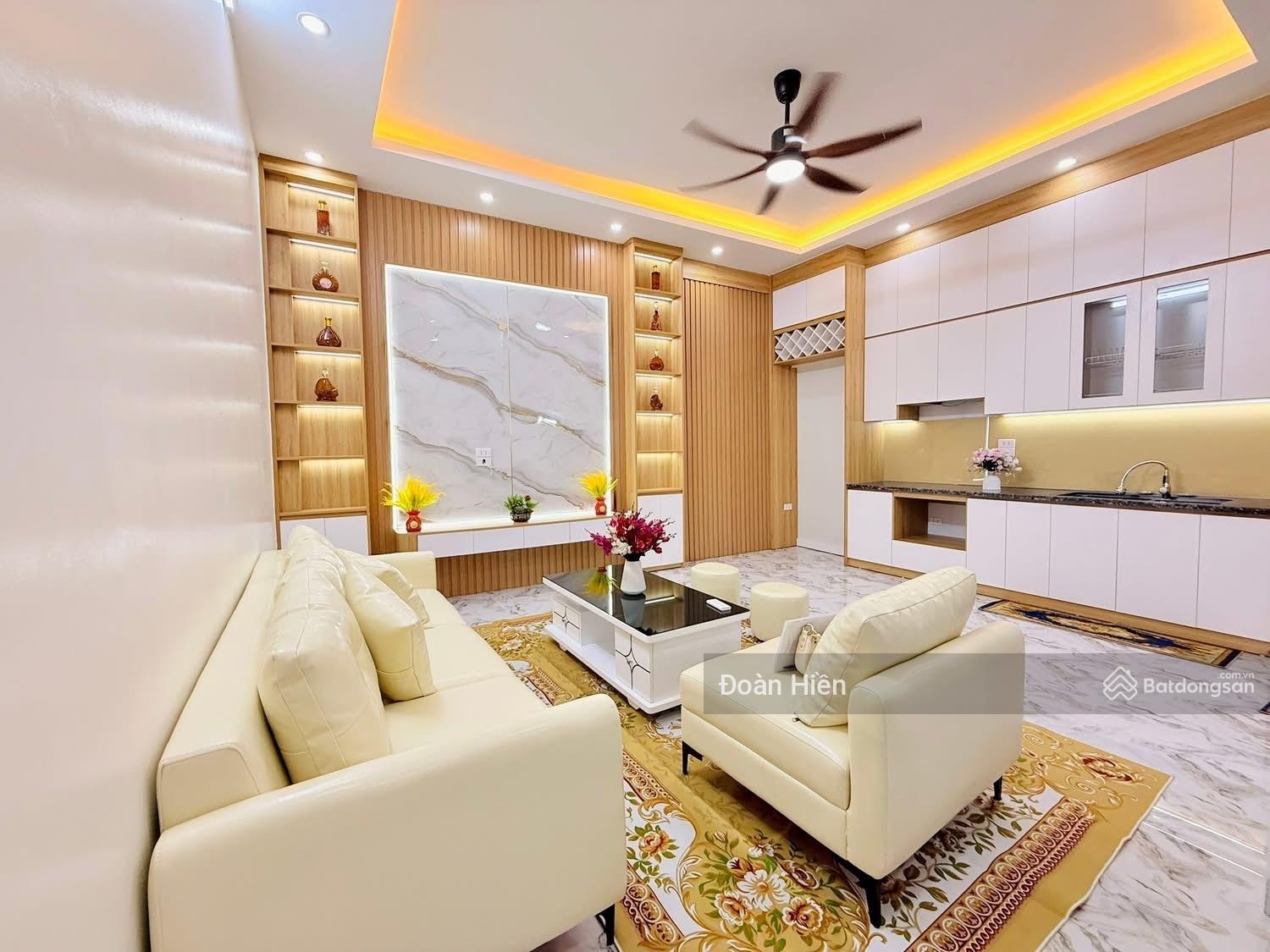 Tin chuẩn! nhà Ngọc Khánh, ngõ thông, gần ô tô, ba gác chạy, dân xây KCBT, tặng kèm NT, 50m*5t, 4pn