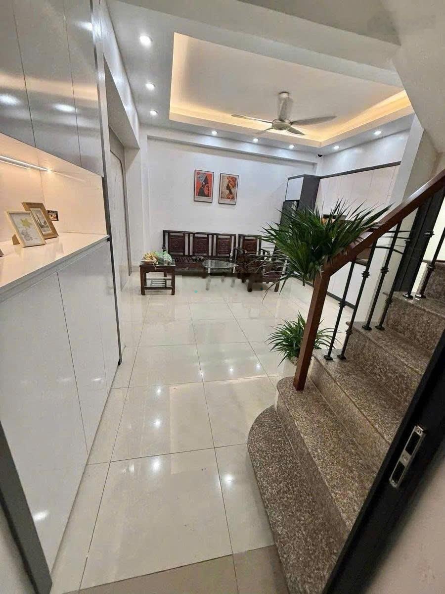 Bán nhà Tây Sơn, 2 thoáng trước sau, gần Mipec Tây Sơn, dân xây chắc chắn, sổ đẹp, ngõ trước nhà 2m