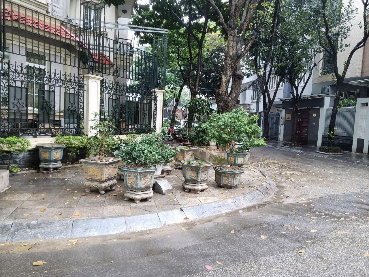 Bán nhà góc 2 mặt tiền khu 18 D5 ngay Trần Thái Tông giá 127 tỷ