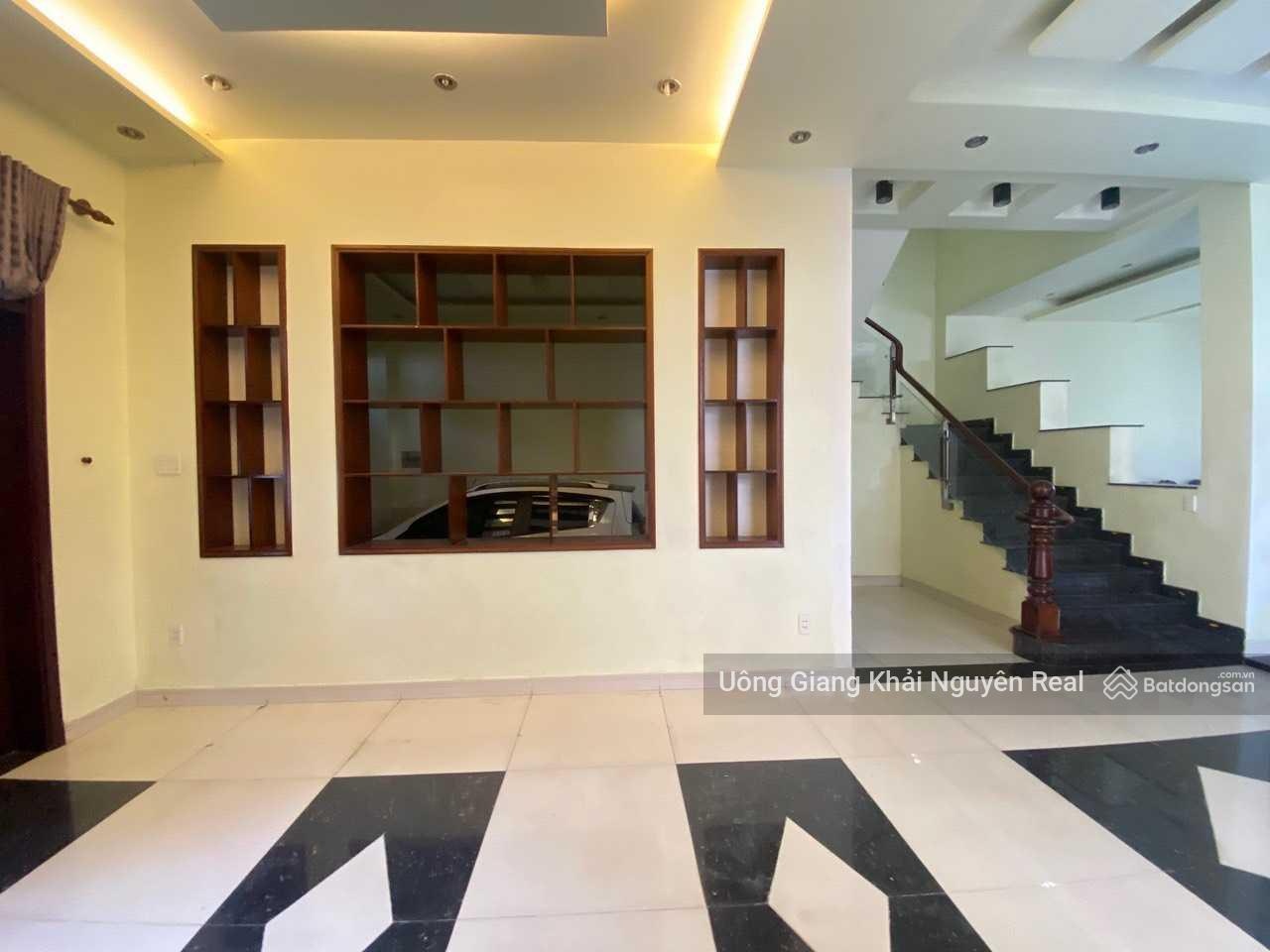 Bán nhà 3 tầng trục chính KDC ngay Liên Phường giá 13 tỷ ngang 5M sổ hồng riêng. Vị trí siêu hiếm