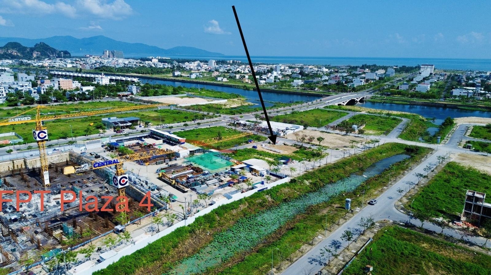 Chỉ duy nhất 1 lô góc 2 mặt tiền vị trí ngay dưới chân toà căn hộ FPT Plaza 4, giá chỉ 14,5 tỷ