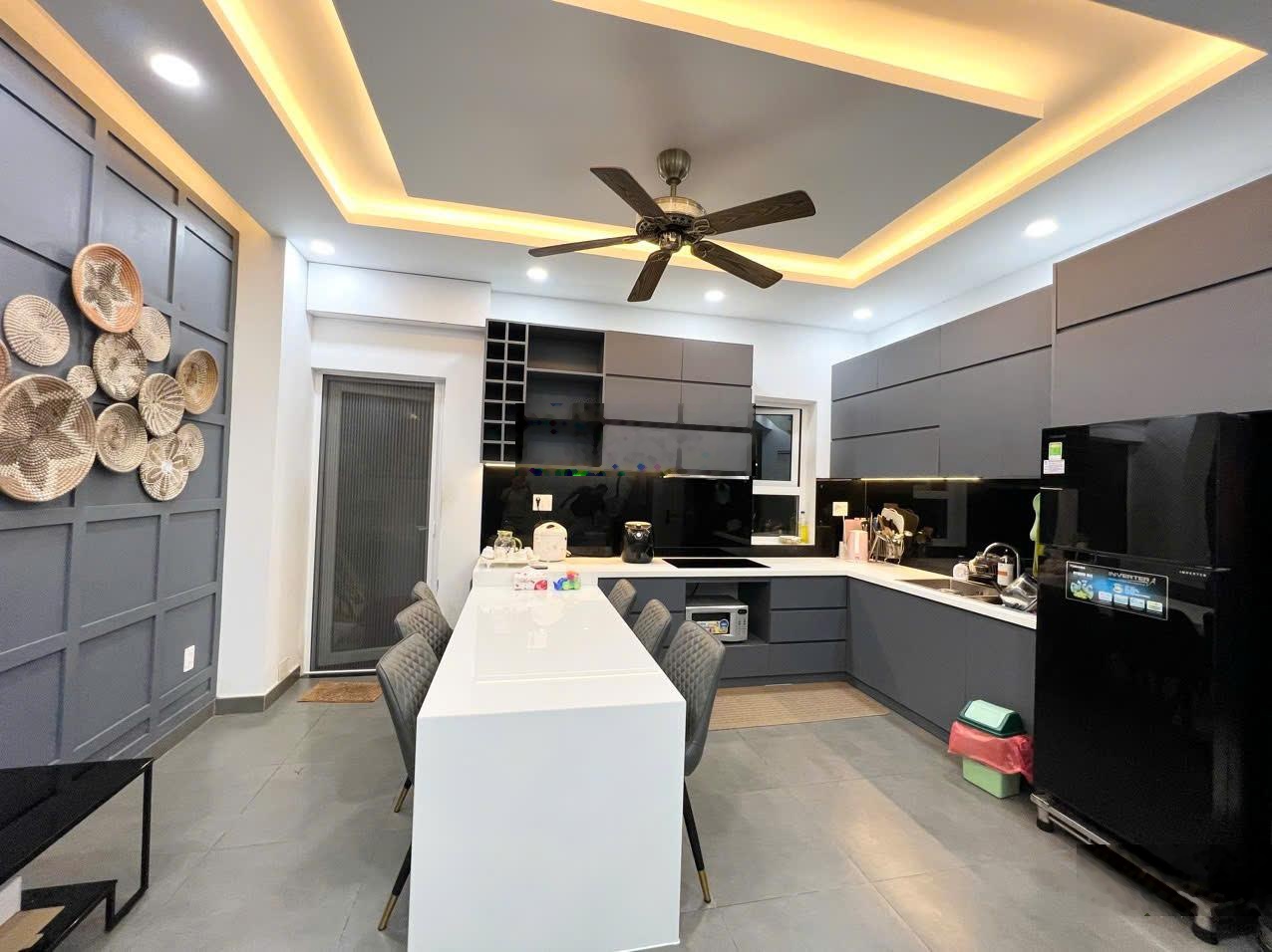 Chính chủ bán gấp nhà KDC valencia riverside 1 trệt 2 lầu, nội thất đẹp, DT 75m2- giảm còn 5,8 tỷ