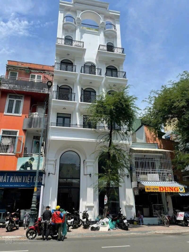 Hầm 8 Tầng. HĐT 220tr. Bán gấp nhà MT Trần Quốc Hoàn. 6 x 32m. CN 163m2. Giá 64 về 55 tỷ