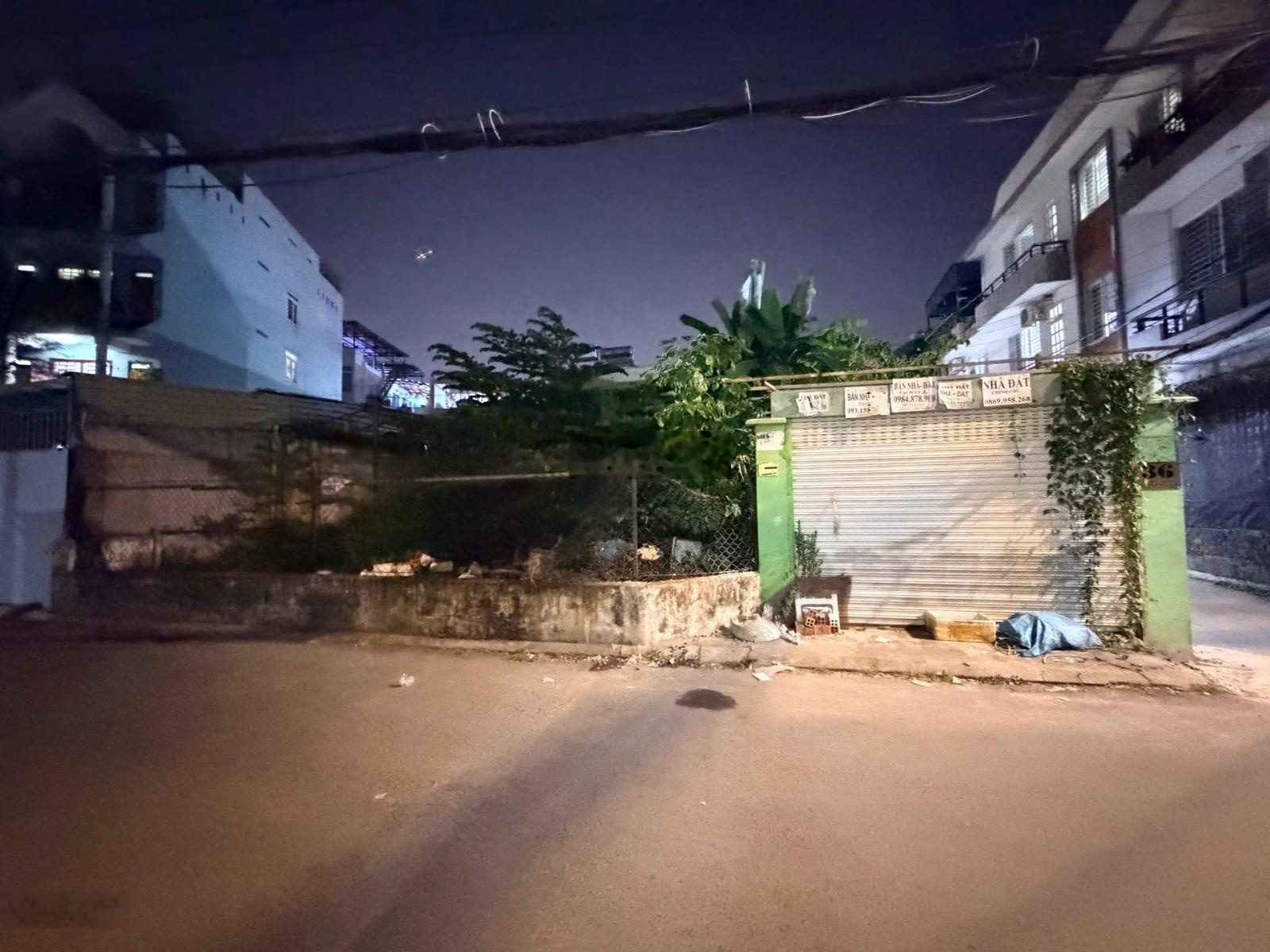 Lô đất 3 mặt tiền - đường thông ôtô, phân lô tốt - 300m2 ngang 14m2 - bao đẹp