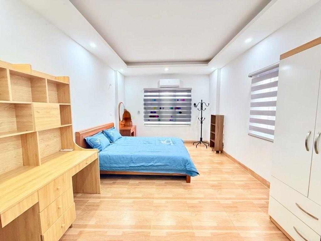 : 1. LÔ GÓC TÂY TỰU NHÀ 4 TẦNG FULL NỘI THẤT Ô TÔ Cổng 4 tầng 3 ngủ 5,8 tỉ Gân đại học công