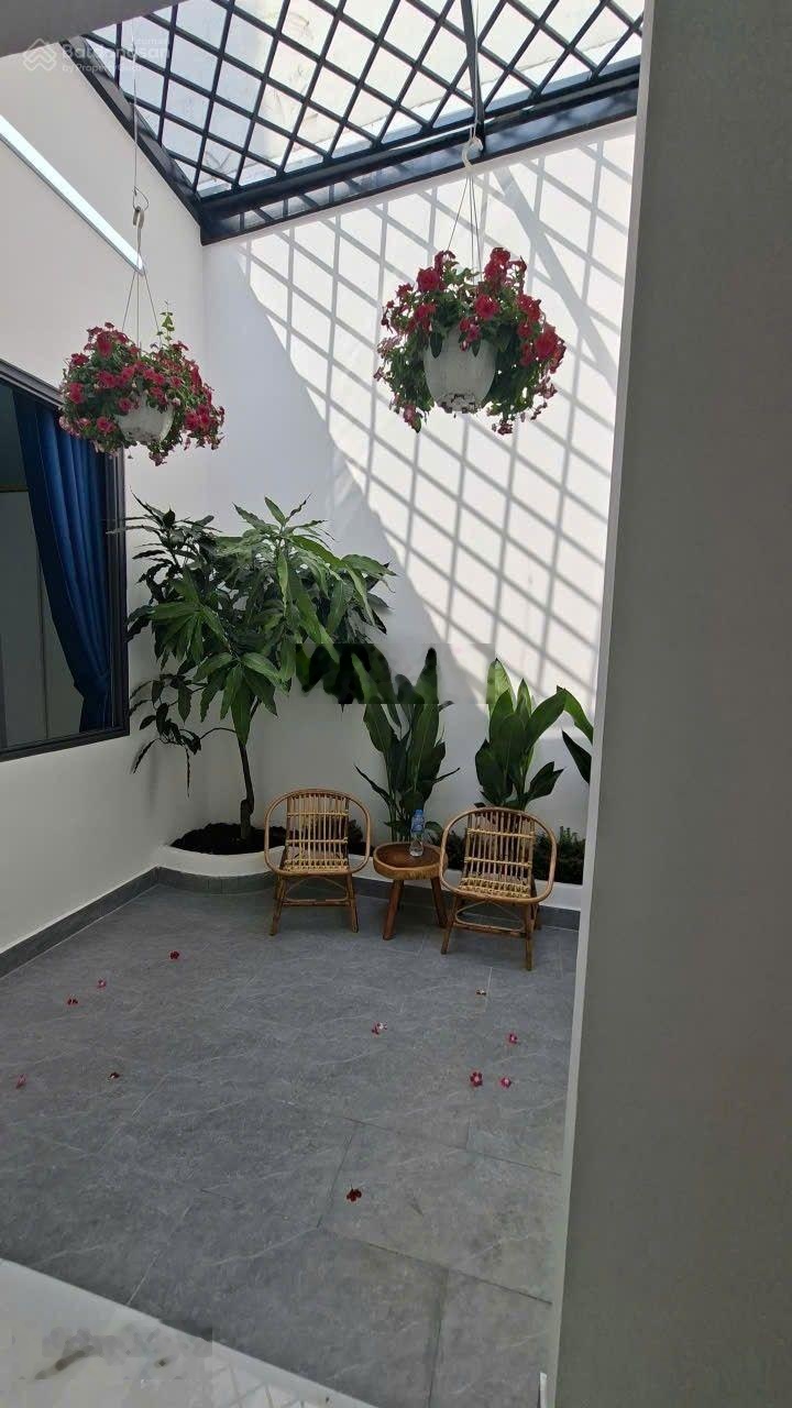 Nhà3 tầng có sân vườn lý tưởng gần aeon bình tân