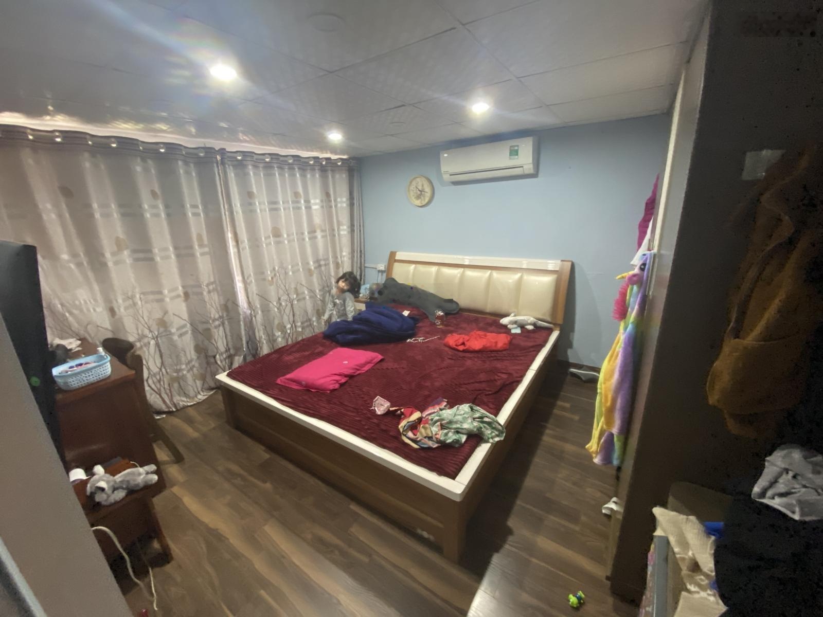 Bán căn hộ tập thể diện tích 50m2, 2pn, vs TT Nghĩa Tân - Tô Hiệu. Giá 2,9 tỷ (TL ).