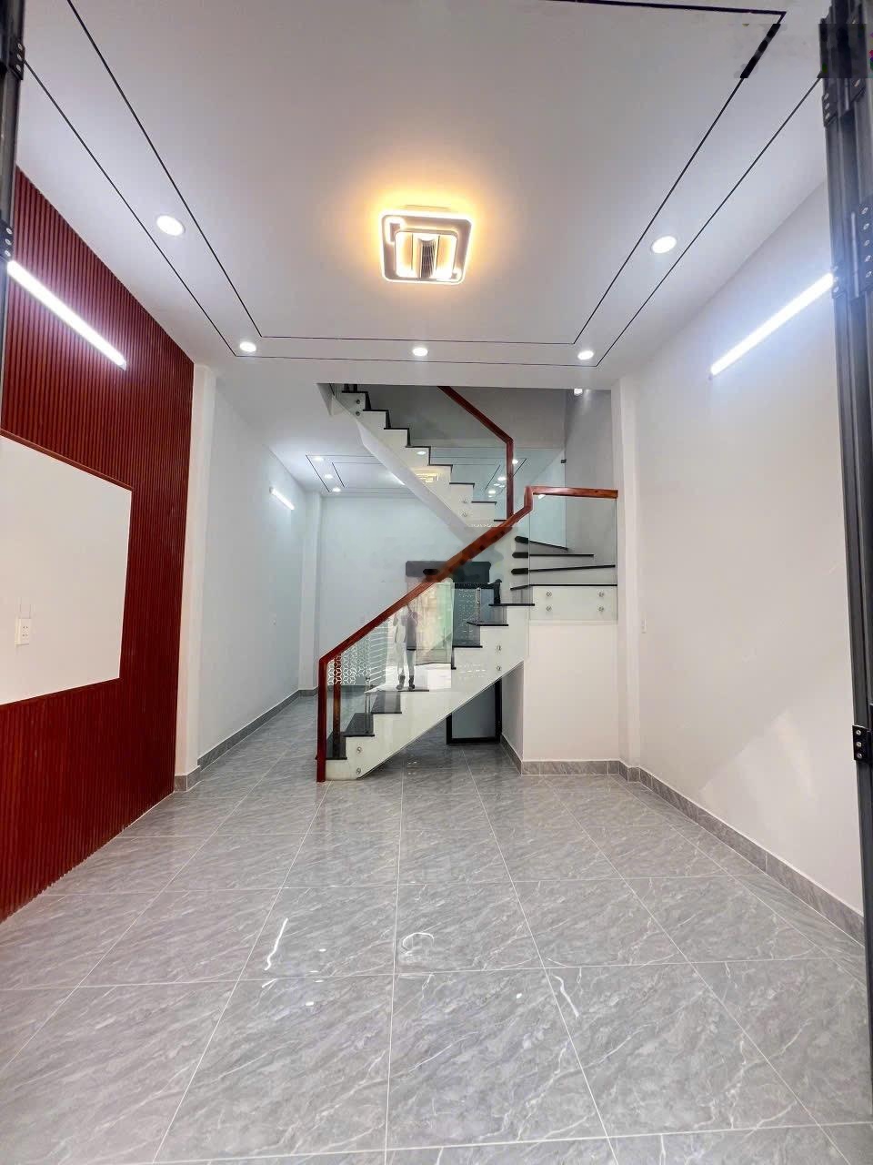 Nhà mới đón Tết 4 x 16m 3,5 tấm đường 12m giá 10,5 tỷ