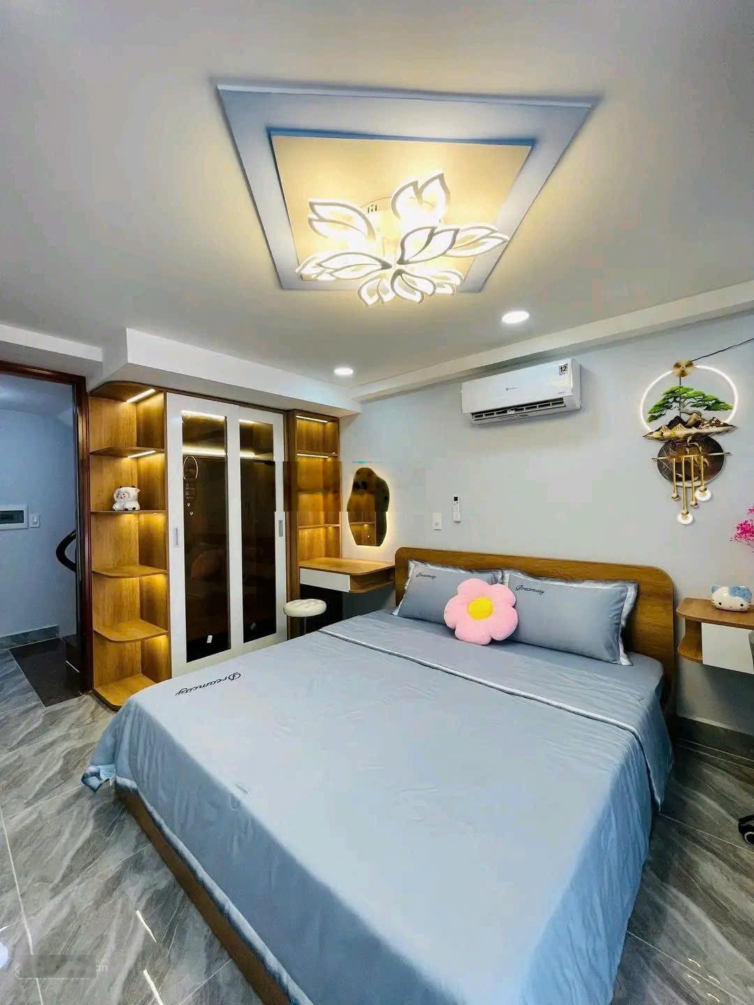 Chú Nhân bán gấp nhà Trần Bình Trọng P1 Q5. Giá 3tỷ5/68,8m2 gần kinh Tế Đối Ngoại. Cho thuê 24tr/th