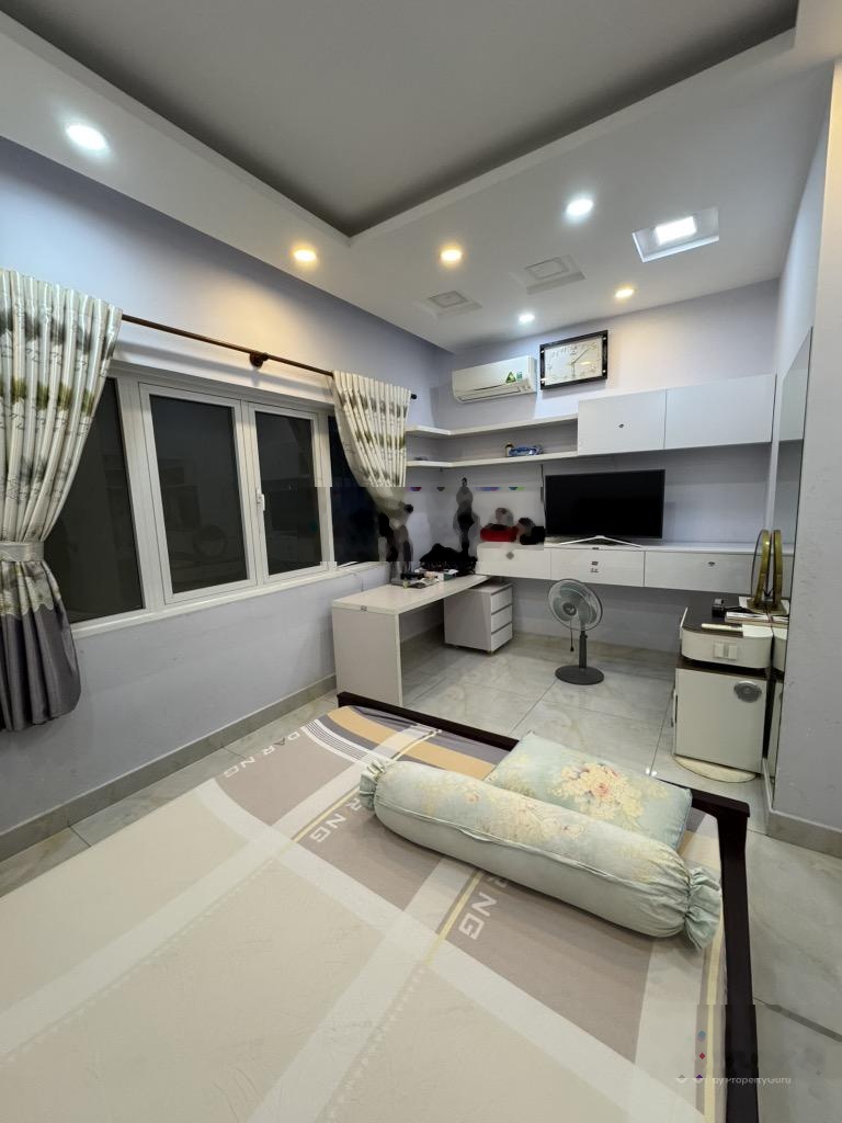 Nhà đẹp 4 tầng Bùi Minh Trực ngang 5m Tặng nội thất gần Công viên Hoàn công đủ Ở ngay