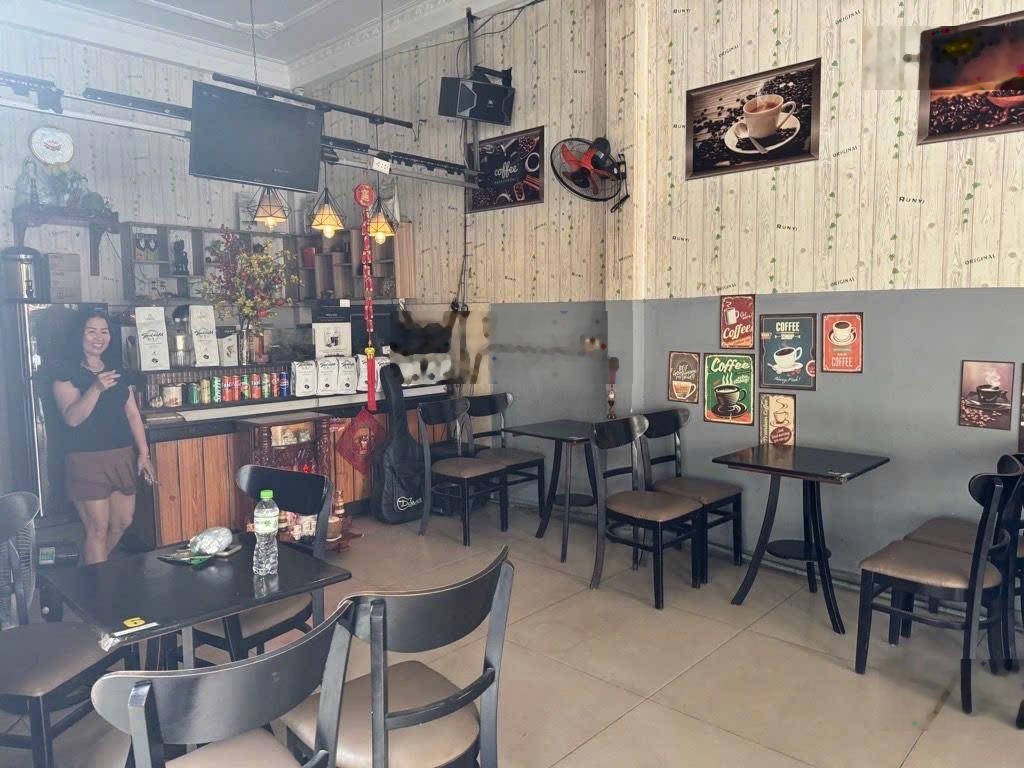 Mặt tiền kinh doanh - lô góc - 3tầng - 56m2 - đường 20m - khu vực kinh doanh sầm uất - sổ riêng .