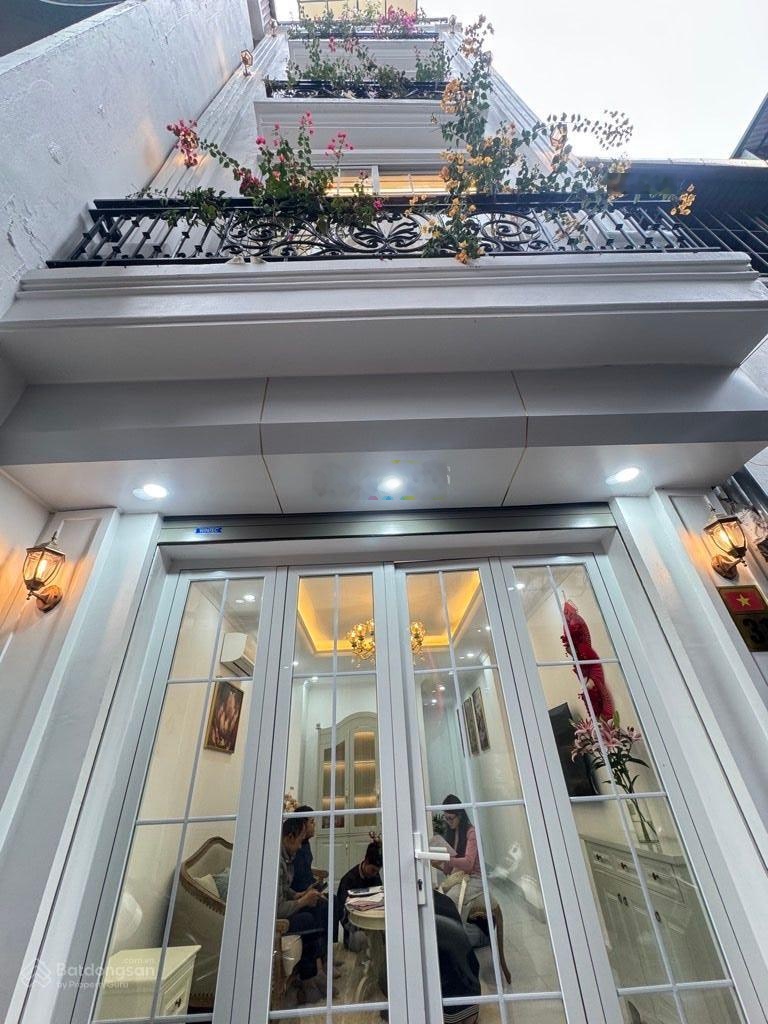 Bán nhà 7 tầng có thang máy ngõ ô tô trung tâm Tây Hồ, Lạc Long Quân