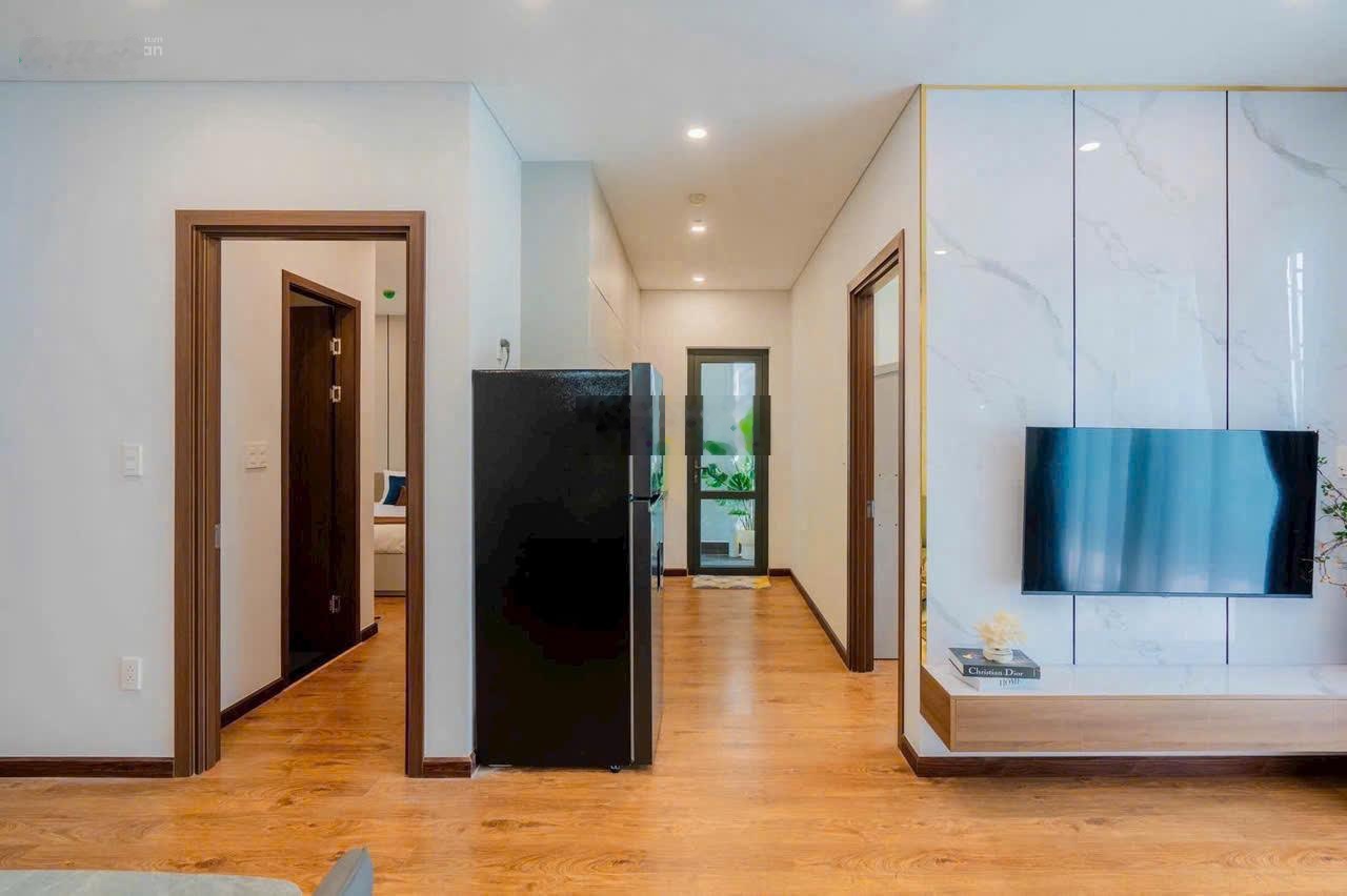 Căn hộ 2pn nội thất liền tường cao cấp, 65m2, giá 2,8 tỷ, cách biển 700m, sổ hồng lâu dài.