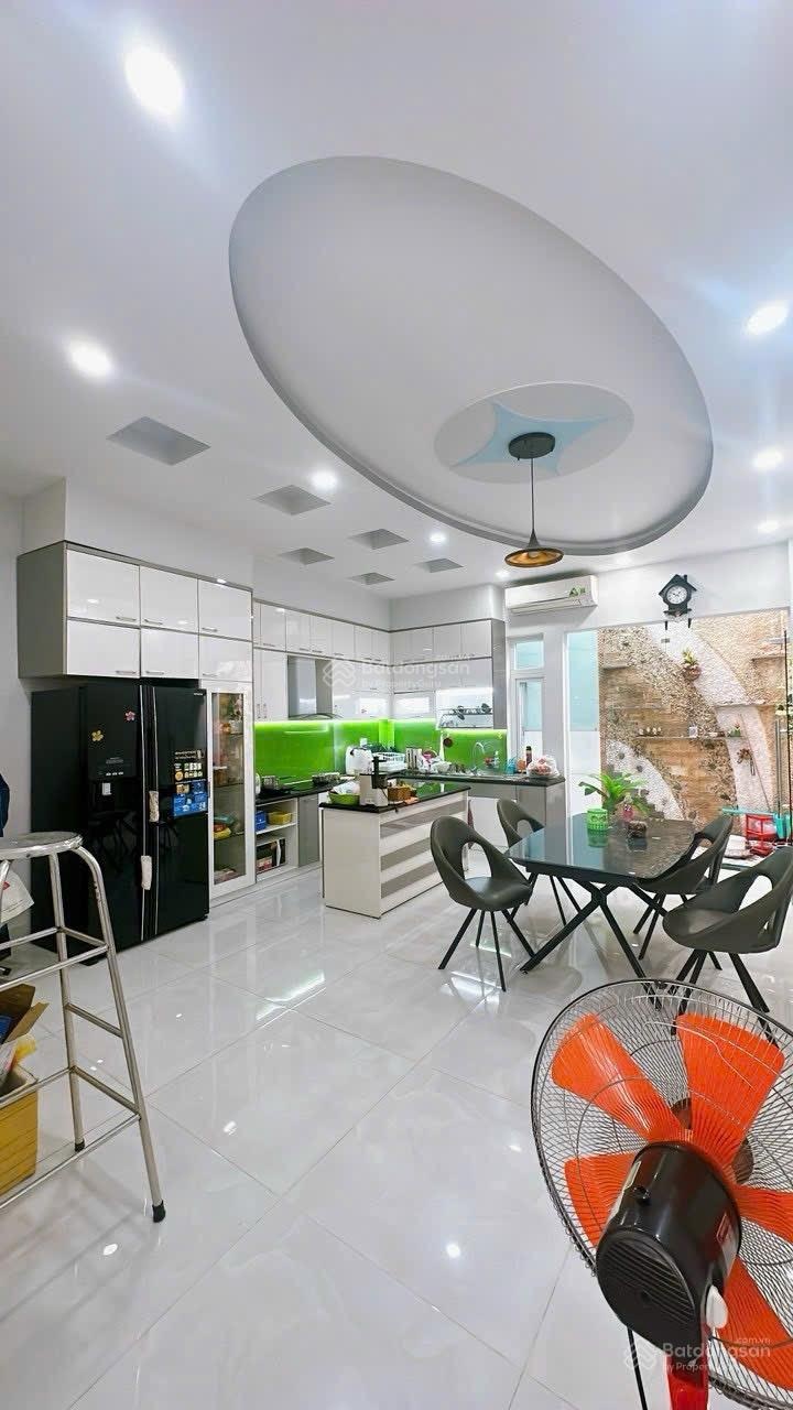 [Quận 4]_ Đ. Xóm Chiếu. 88,5m2. 2 sân bay