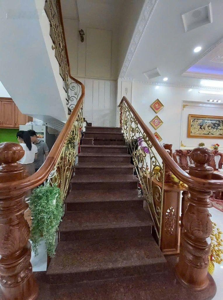 Biệt thự mặt tiền , lô góc 150m2, ngang 9m, 2 mặt tiền đường lớn, hơn 12tỷ