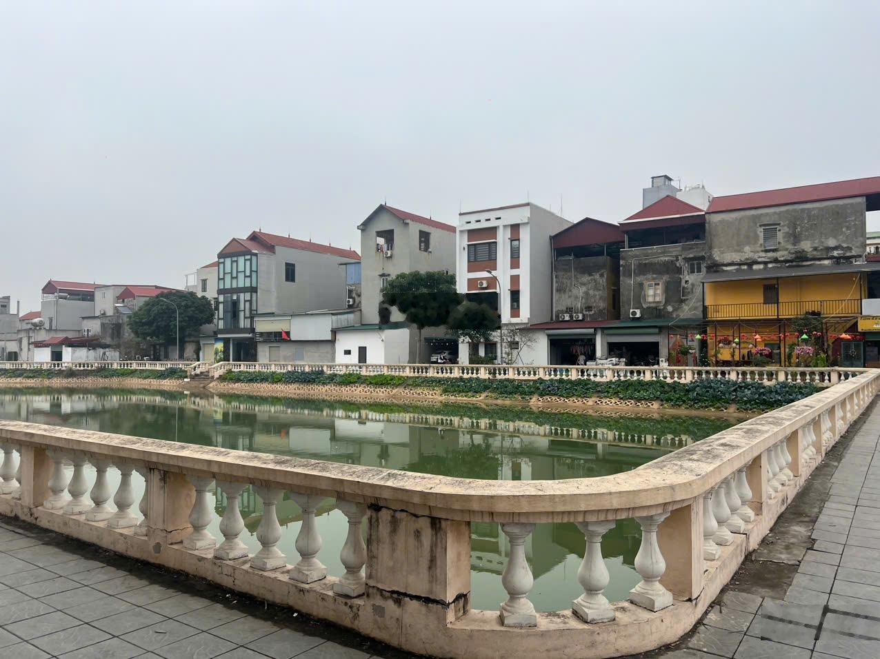 Bán đất thôn Vệ, xã Nam Hồng, Đông Anh 66m², mặt tiền 4m, ô tô tránh, view hồ