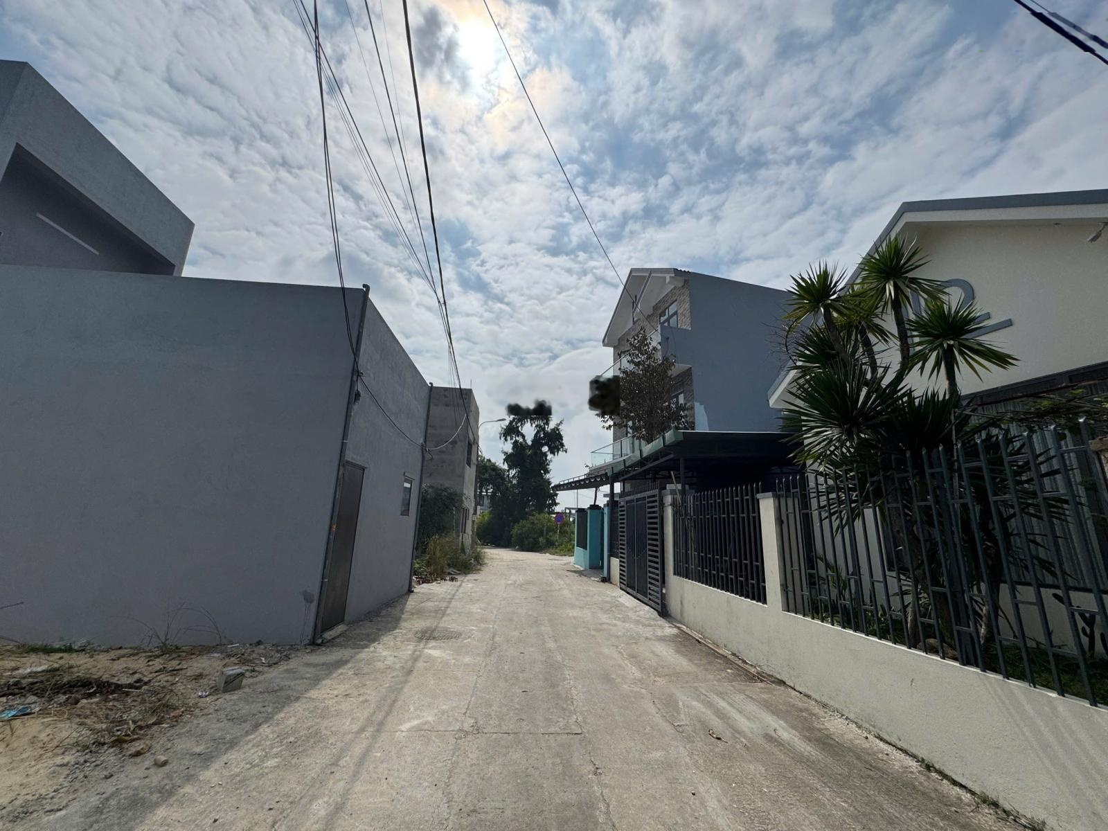 Bán NHANH lô đất đẹp 2MT trước sau hiếm có Đ Bùi Bỉnh Uyên gần Bãi tắm Non Nước giá Tốt 5,4 tỷ/100m