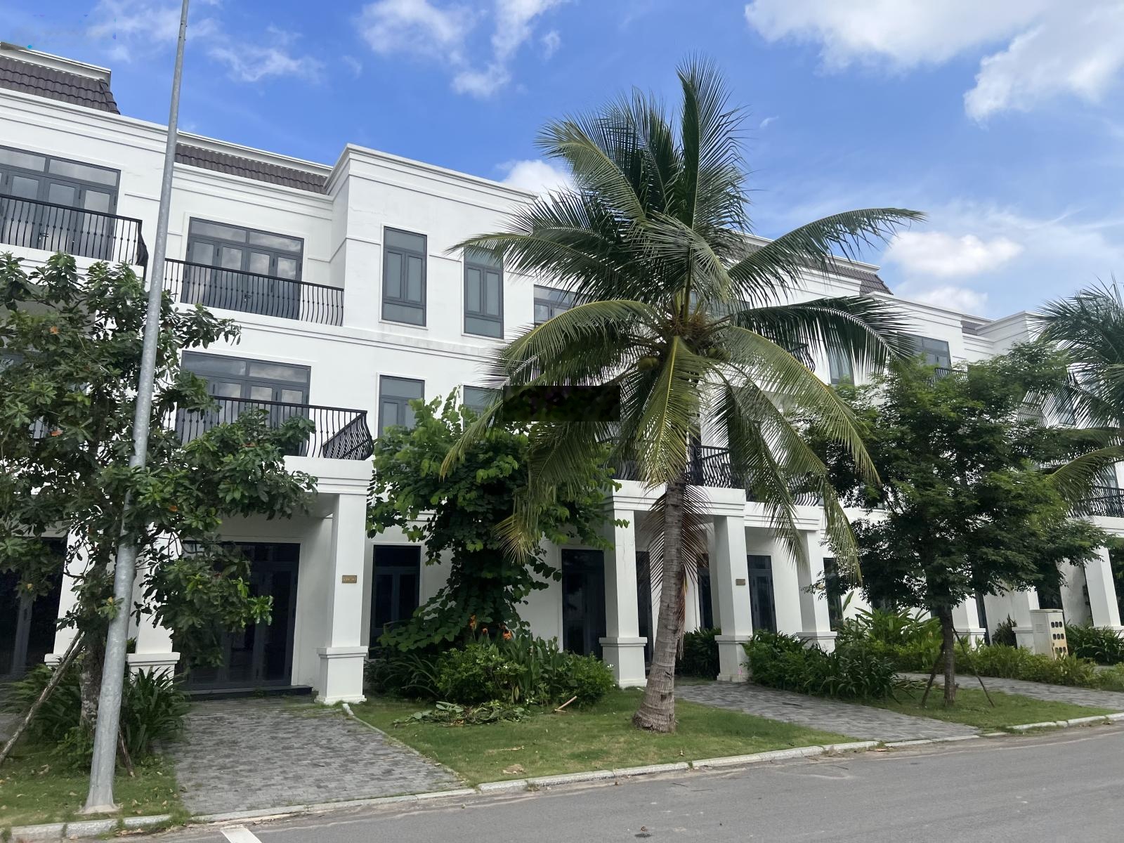 Cần bán gấp căn biệt thự song lập 200m2- Giá 6,18 tỷ