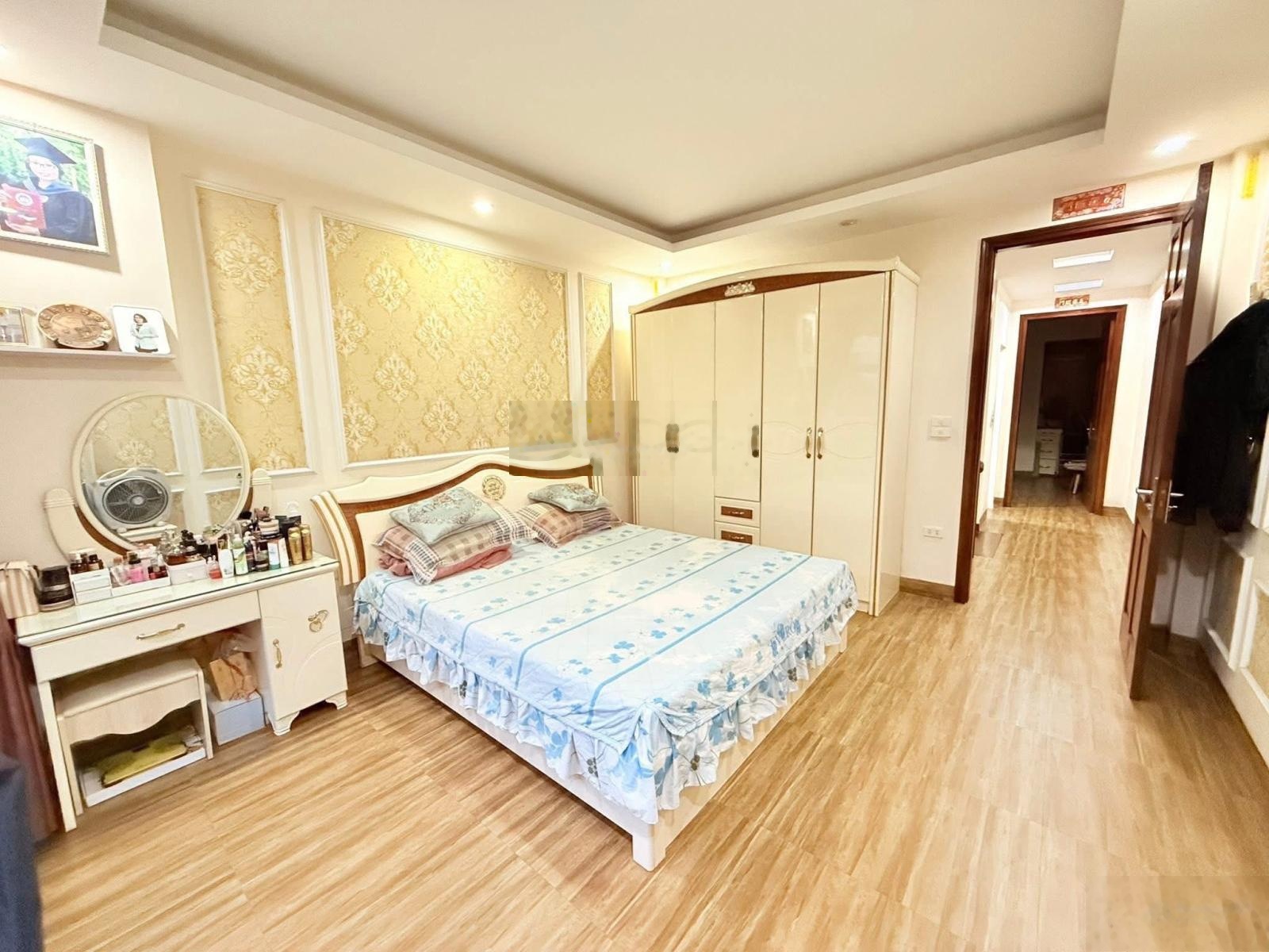 Nhà Đẹp Không Chờ Khách Lâu , ÔTô Đỗ Cửa , 10M Ra Phố Đội Cấn Ba Đình , 6 Tầng , 4 Ngủ Kk , MT 4m