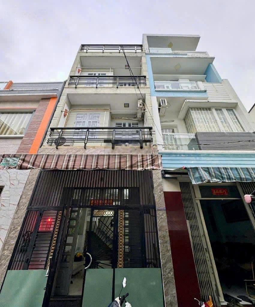 5.2 tỷ - Nhà 2 lầu HXT ngay chợ Bình Tây đường Hậu Giang