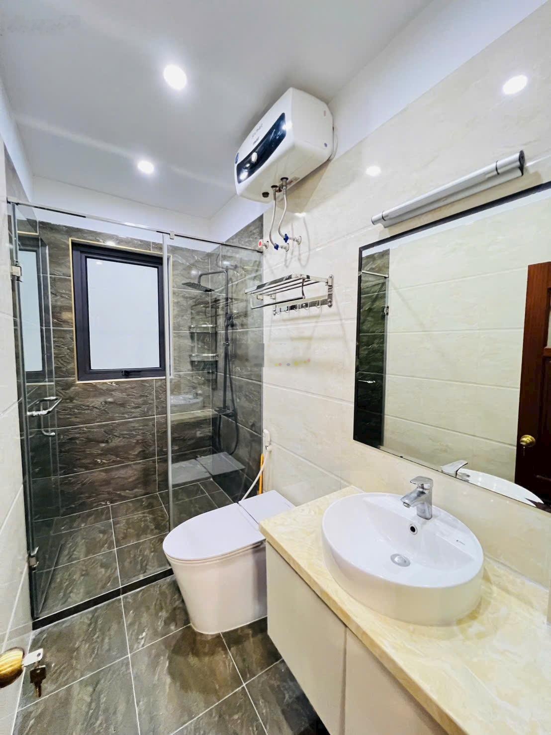 Siêu Phẩm 7 Tầng Thang Máy Hoàng Cầu Đống Đa ÔTô Vào Nhà Kinh Doanh Ngõ Thông 60M , MT 5m . 31 Tỷ