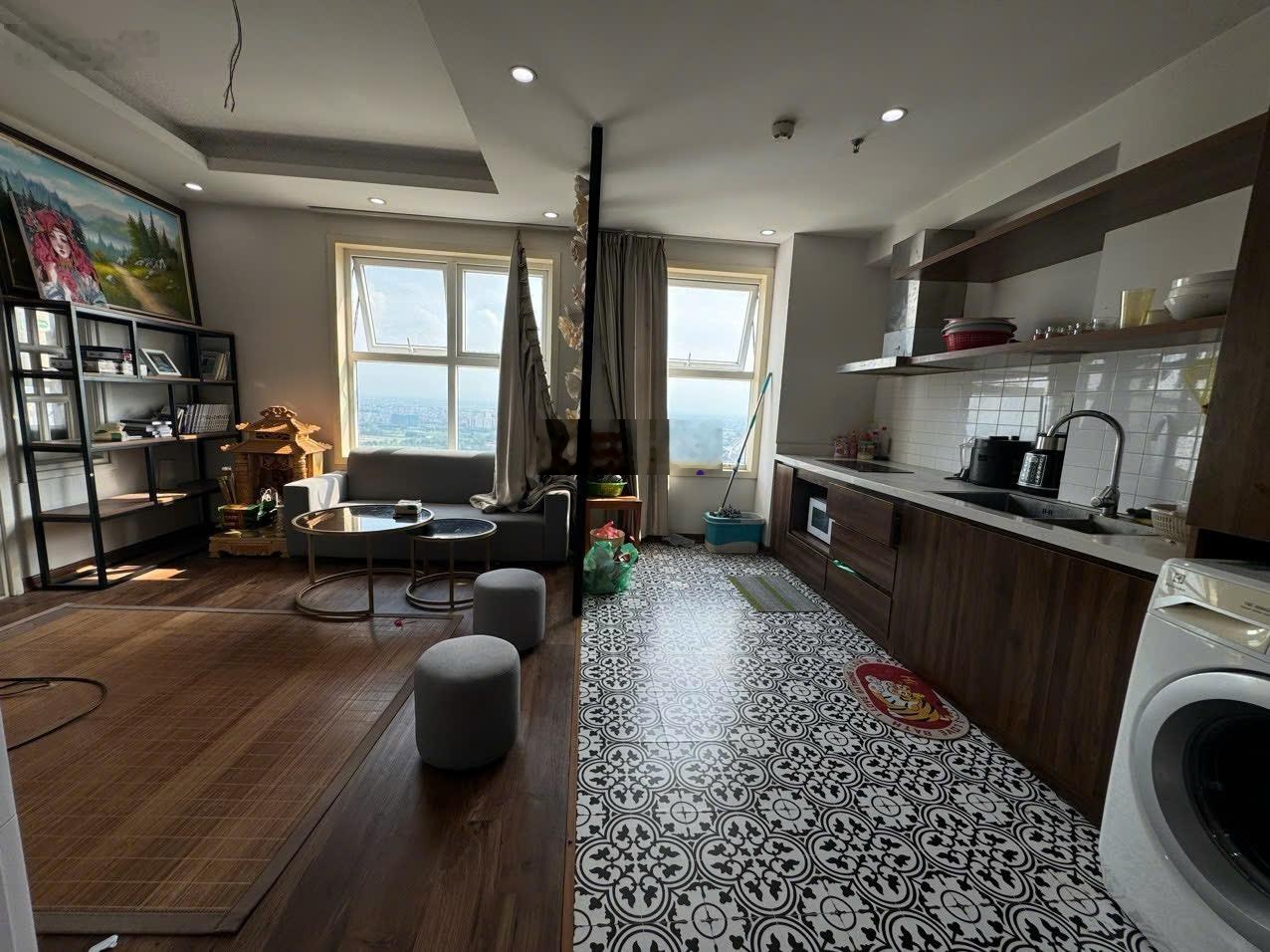 Gia đình cần bán căn 2 ngủ tại toà flc quang trung. nhà tự thiết kế, nội thất ngoại. giá hơn 4 tỷ