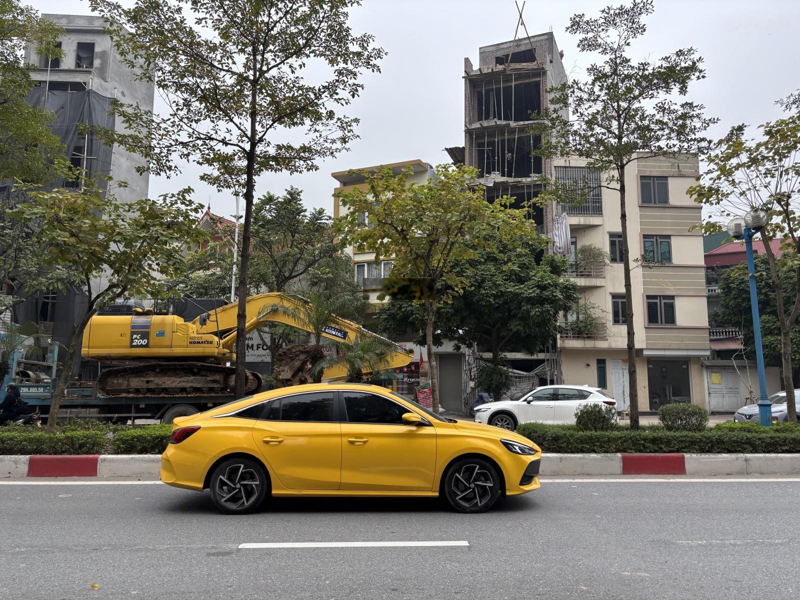 Bán Nhà 7 Tầng Thang Máy 2 mặt đường Mặt Phố Cổ Linh Vỉa hè 8m kd sầm uất 35.3m2 Giá 18.9 Tỷ -hiếm