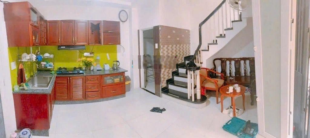 Quận 10. c. hồ thị kỷ. nhà đúc, 5 tầng, ngang 5m, 3pn, nhỉnh 6 tỷ. sát lộ hùng vương. c. an đông.