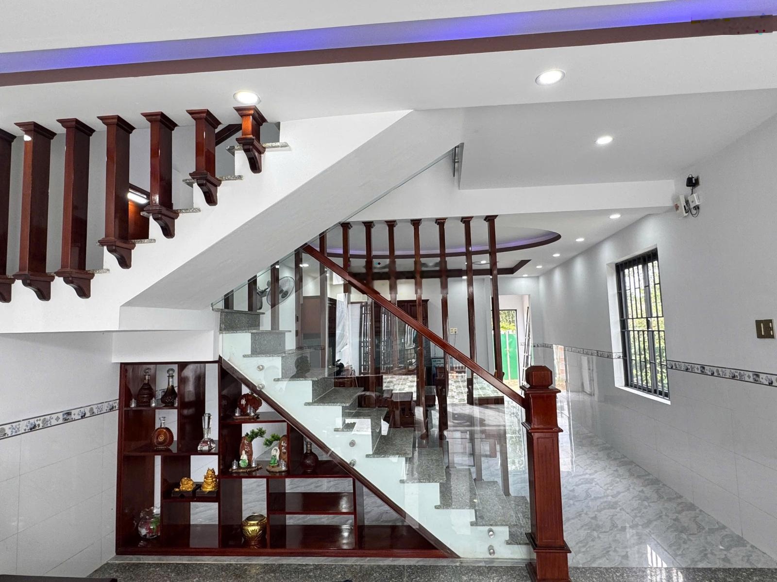 GIÁ 1tỷ650 BÁN NHÀ DIÊN PHƯỚC CÁCH TRUNG TÂM NHA TRANG 15KM , đường ô tô 3m , 2 mặt tiền thoáng