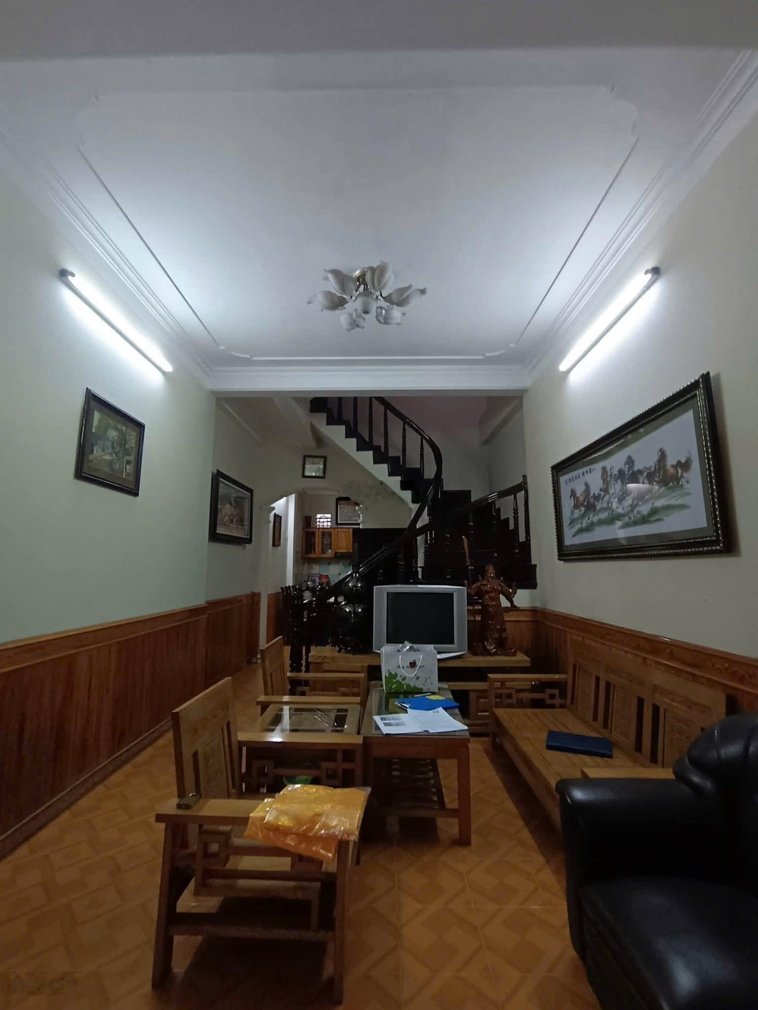 Triều khúc dân xây thoáng mát, diện tích sổ 45m x 4t mt4.2m. 20m ra ô tô tránh. giá 9 tỷ hơn.