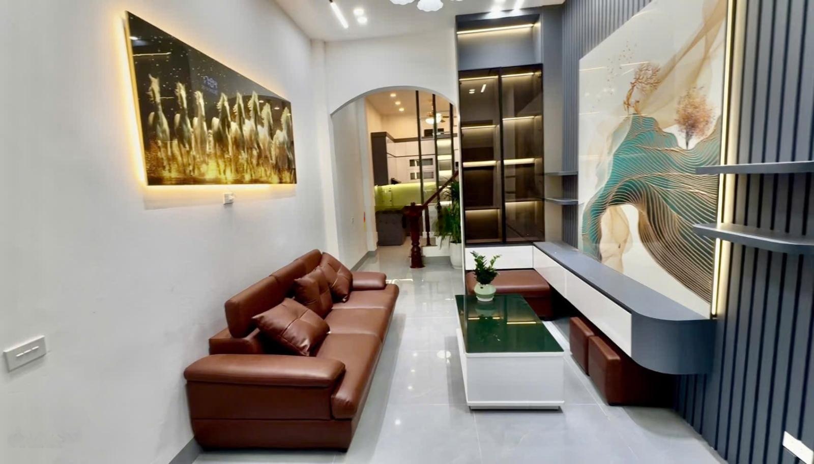 Bán gấp! Nhà phố Kim Hoa, ngõ thông ba gác, 30m ra ô tô, 2 thoáng, nhà đẹp, ở ngay, 38m2x5T