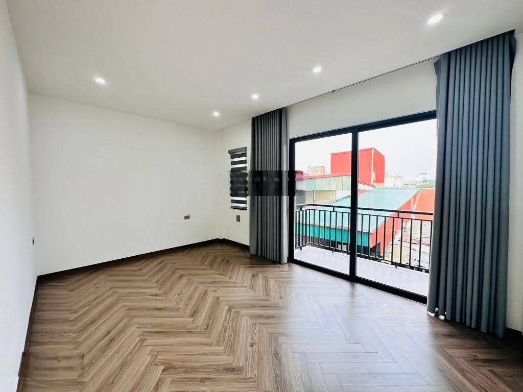 CĂN MỚI KOONG PHÂN KHÚC HIẾM -SỔ ĐỎ CẤT KÉT DT 45m, thiết kế 4 tầng, 4 phòng ngủ Vị trí đẹp: đi