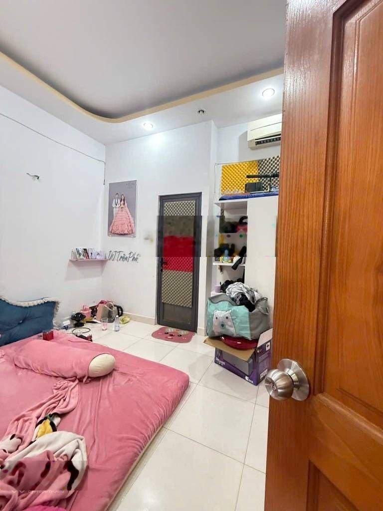 Nhà ko lộ giới 3 tầng 52m2- 4pn 5wc giá 5,14 tỷ gần trường tiểu học- chợ lk 5-6