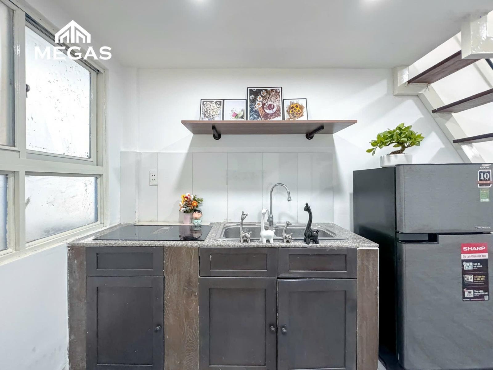 Phòng có gác cao M8 không đụng đầu, full nội thất ngay Lê Văn Thịnh