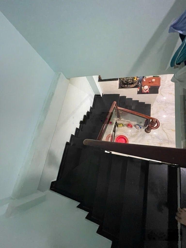 Nguyễn xí hẻm thông 1 trục tới nhà, dt 68m2, nhà lô góc rất thoáng, giá hơn 7tỷ còn tl.