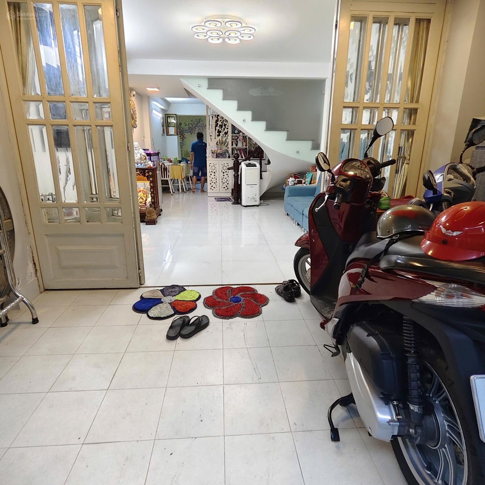 Chính chủ bán nhà đường Nguyễn Văn Quỳ 5 Phòng ngủ