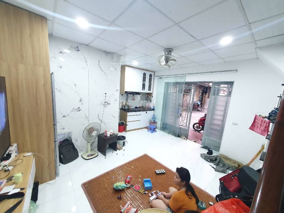 Bán nhà 2,5 tầng tại Hoàn Kiếm, Hà Nội, 25m2 x 3 tầng, giá 3 tỷ