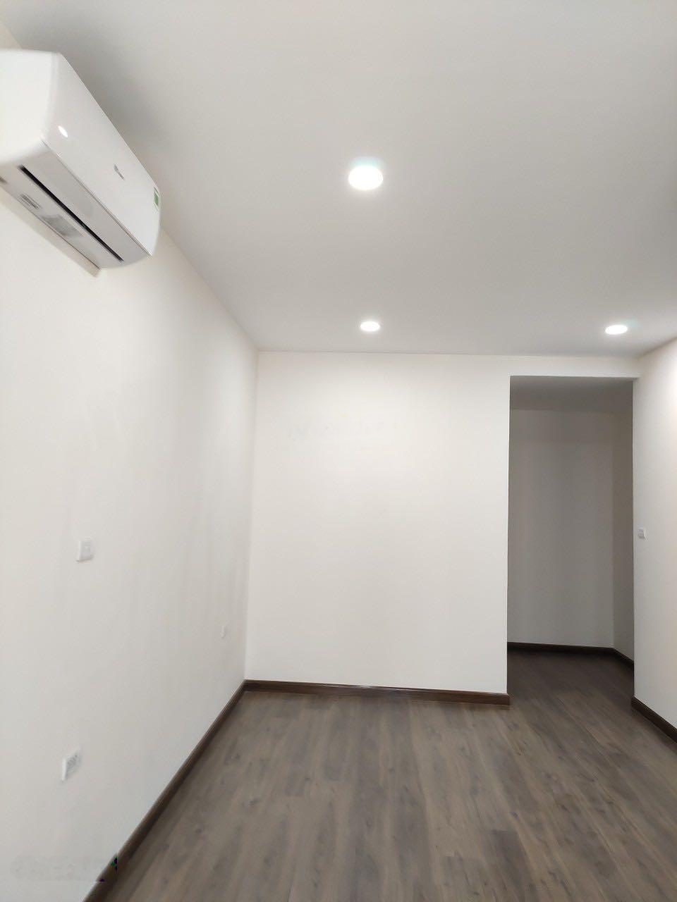 Hiếm: Cho thuê căn hộ A10 Nguyễn Chánh, 72m2, 2PN, 2WC, cơ bản, 14.5tr. LH: 0899511866