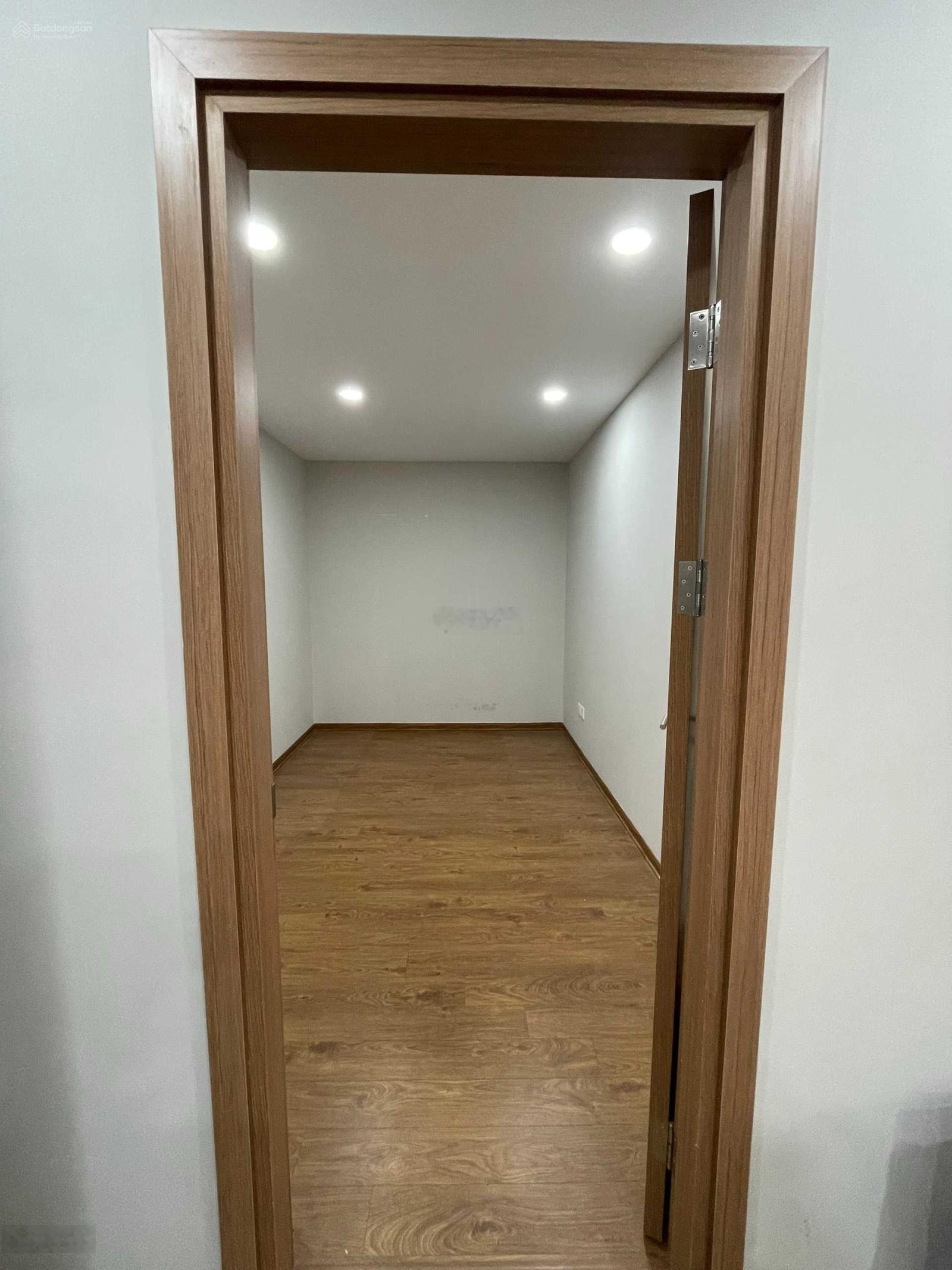 Hiếm: Cho thuê căn hộ 135m2, 4PN, 3WC đồ CB tại The Park Home, giá 25tr/th. Liên hệ: 0899511866