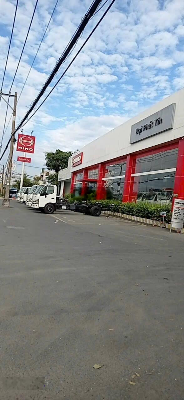 Cần bán 12500m2 có 3 mặt tiền đường Quốc Lộ 1A và 2 mặt đường hông lô đất gần ủy ban Q12