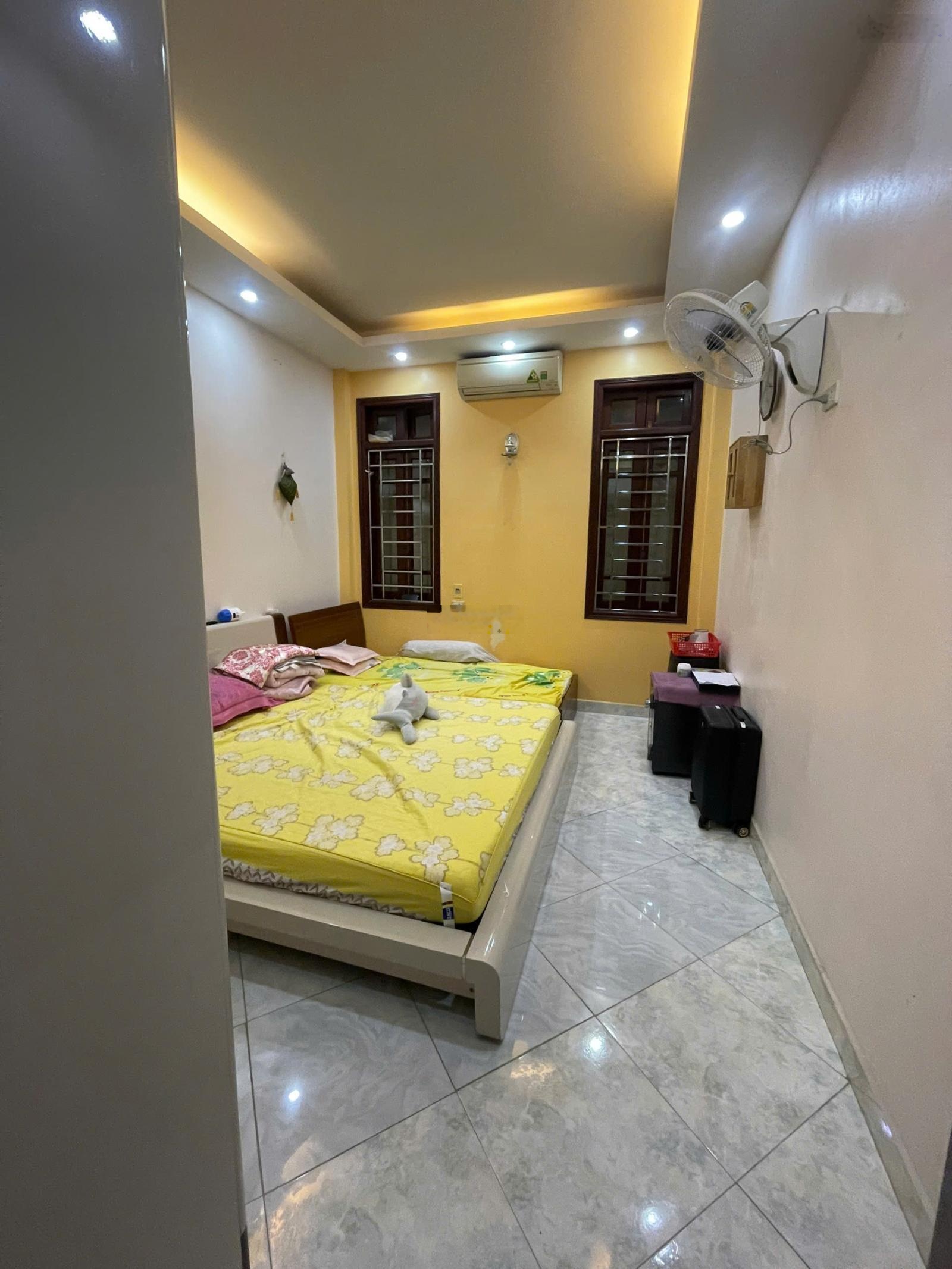 Cho thuê nhà 4 tầng tại La Thành 40x4 m2 3 ngủ giá 20 triệu, full nội thất nằm ngay gần mặt đường