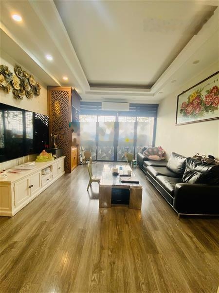 Bán căn hộ 3 ngủ chính chủ phố Lạc Trung