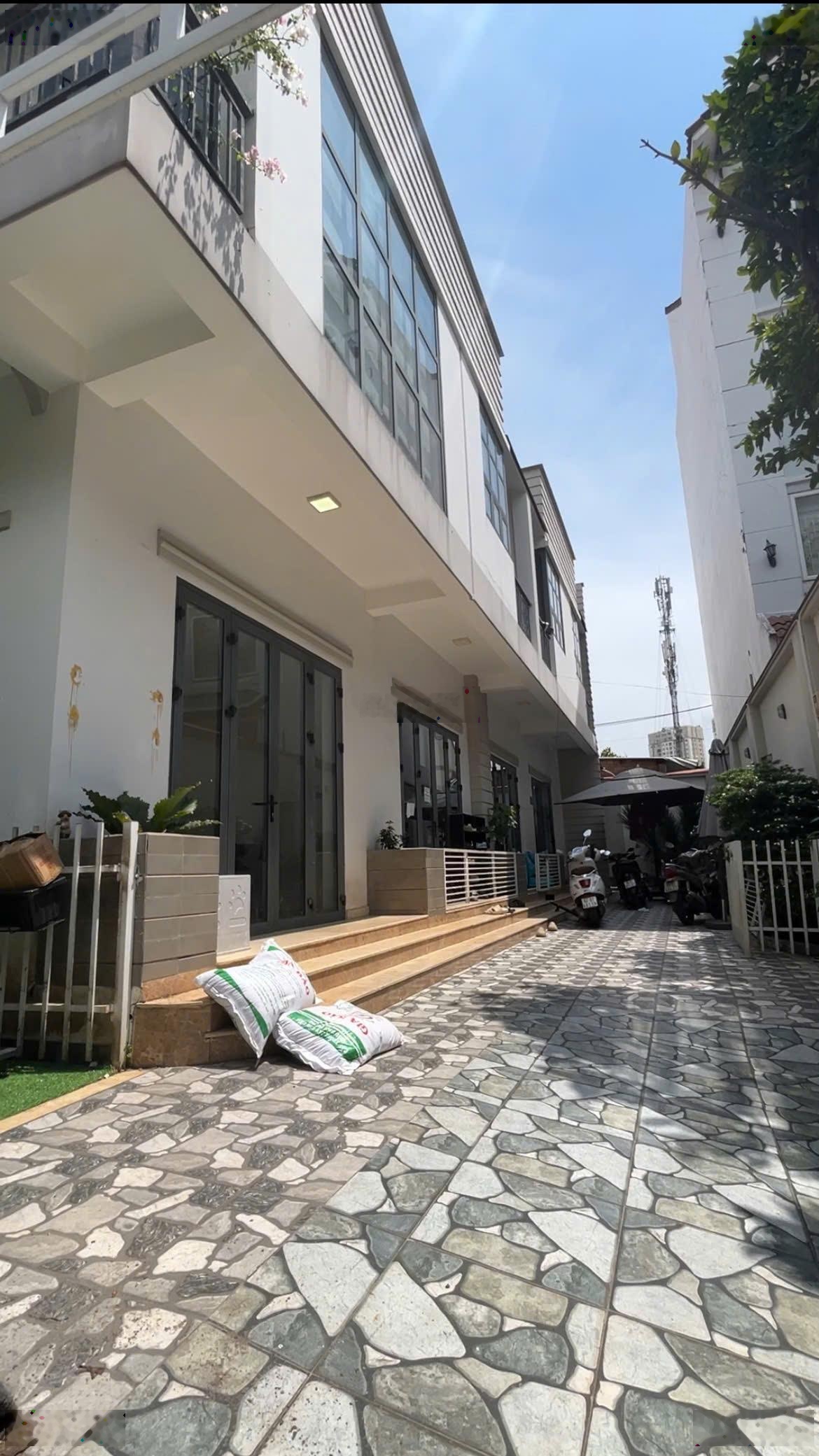 Nhà 24 x 17m - xây 2 tầng - khu Quốc Hương - Phường Thảo Điền - bán 40 tỷ