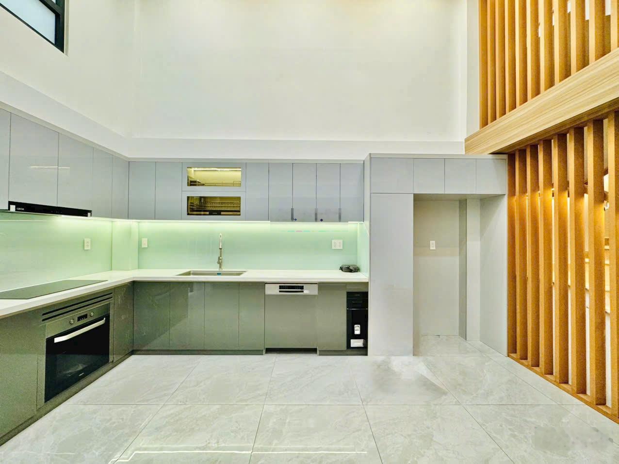 Bán nhà 50m2 Hoàng Hoa Thám, P6, Bình Thạnh. Xây 1 trệt 3 lầu. SHR. Gần chợ giãn dân